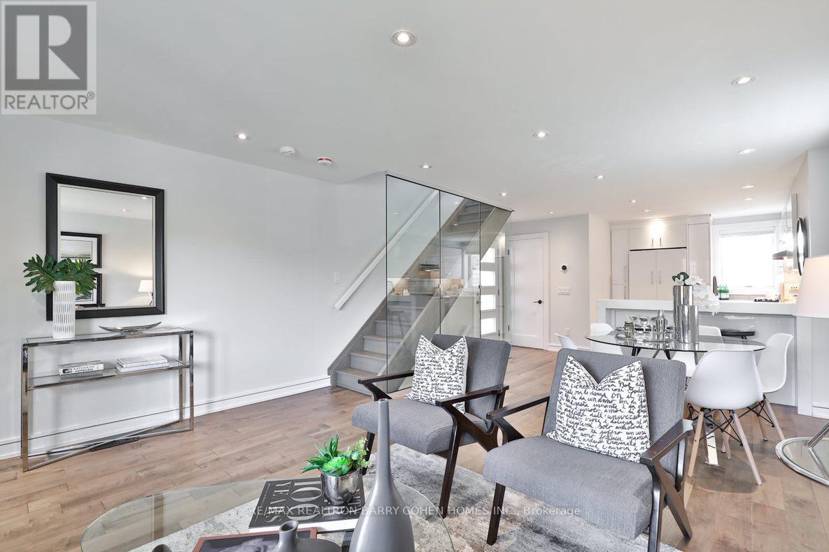 365 Harvie Avenue, Toronto (Caledonia-Fairbank), Ontario  M6E 4L7 - Photo 6 - W13594082