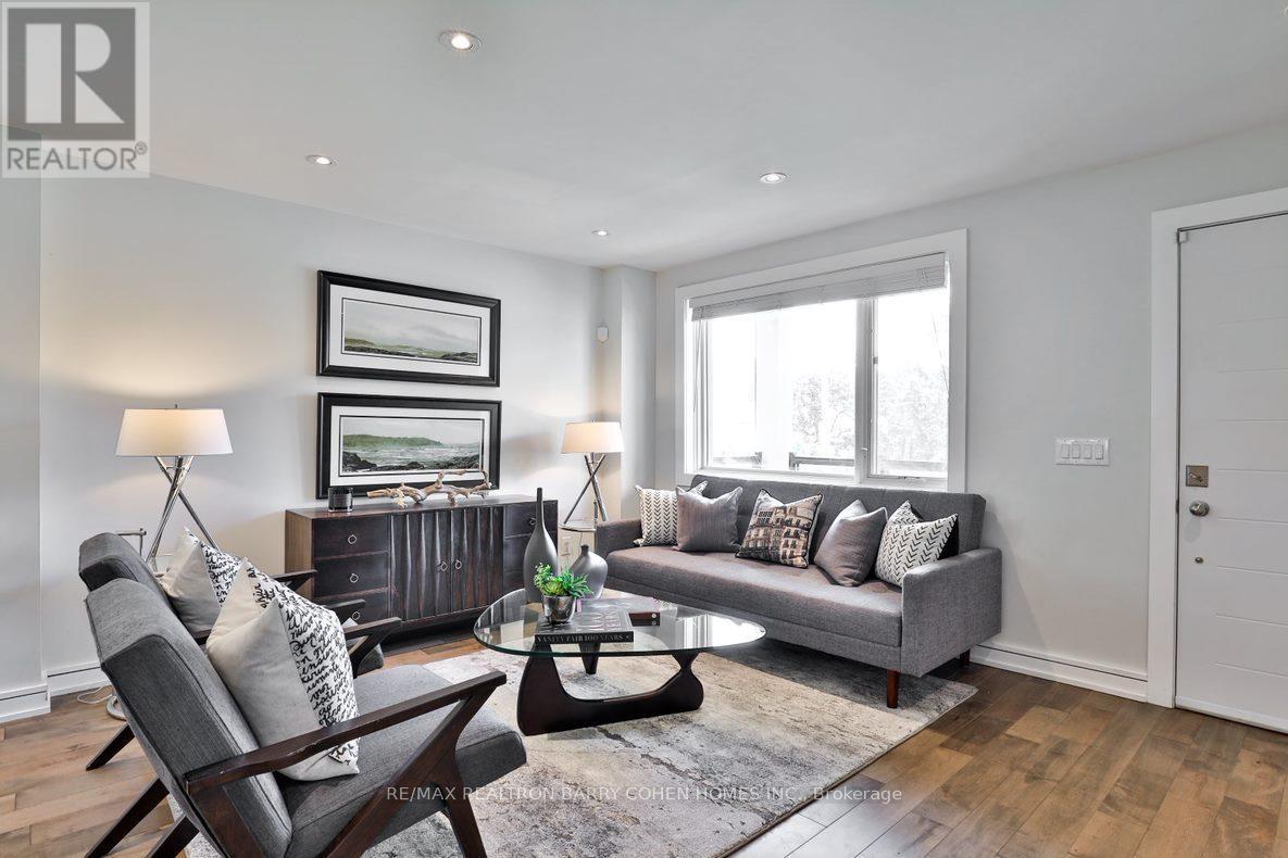 365 Harvie Avenue, Toronto (Caledonia-Fairbank), Ontario  M6E 4L7 - Photo 7 - W13594082