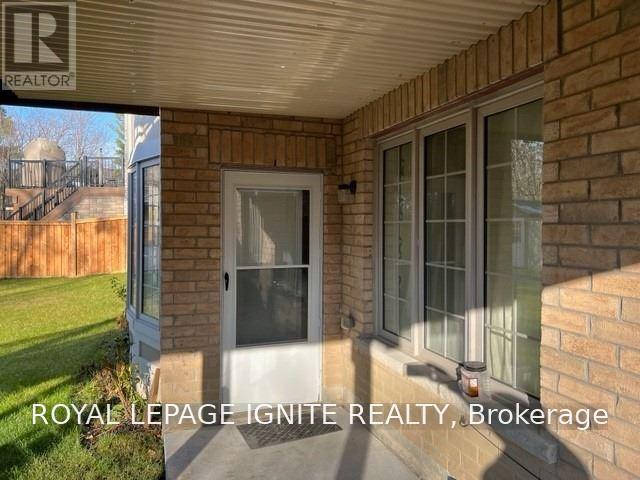 14 Porter Creek Hollow, Brampton (Credit Valley), Ontario  L6Y 3A8 - Photo 3 - W13594126