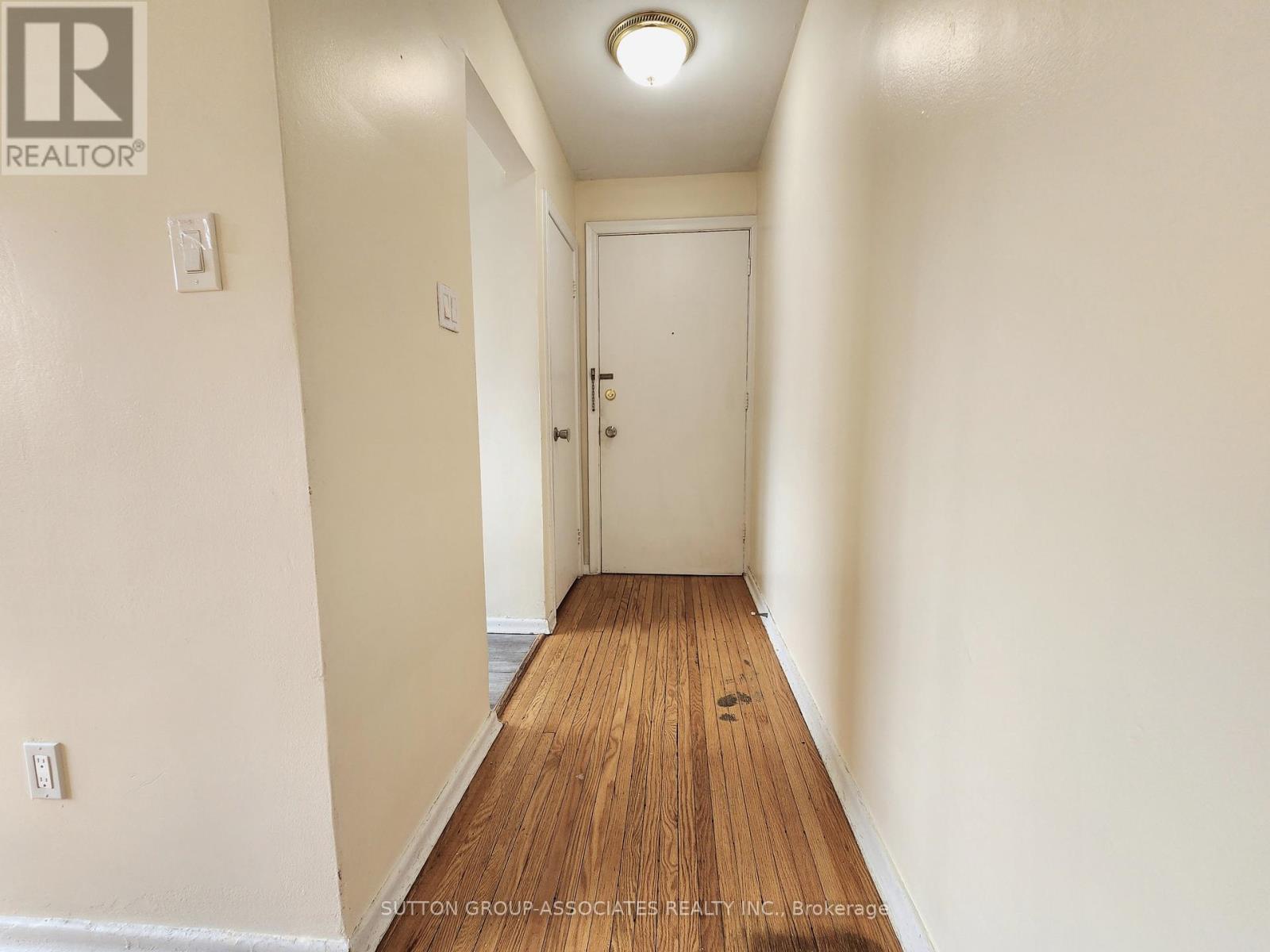 301 - 3 Greenbrook Drive, Toronto, Ontario  M6M 2J8 - Photo 2 - W13594182