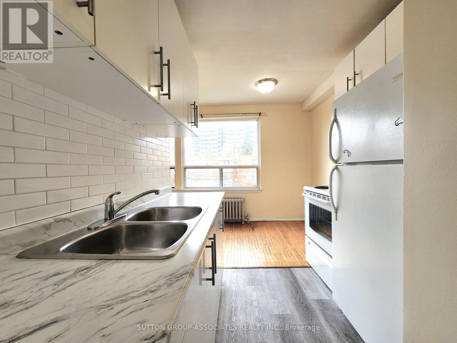 301 - 3 Greenbrook Drive, Toronto, Ontario  M6M 2J8 - Photo 3 - W13594182