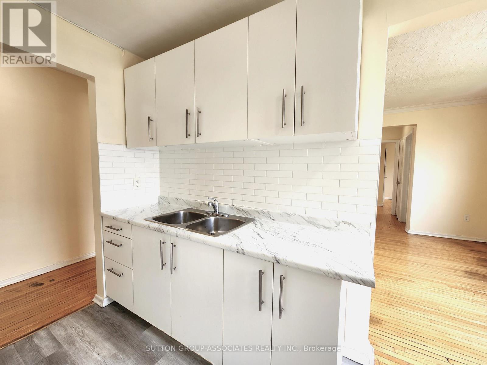 301 - 3 Greenbrook Drive, Toronto, Ontario  M6M 2J8 - Photo 4 - W13594182
