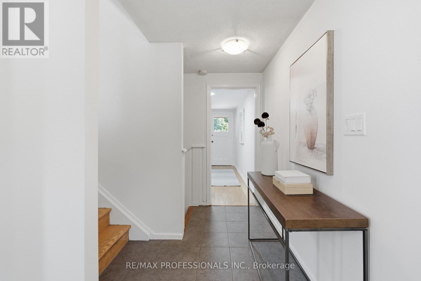 89 Glen Agar Drive, Toronto, Ontario  M9B 5M3 - Photo 3 - W13594220