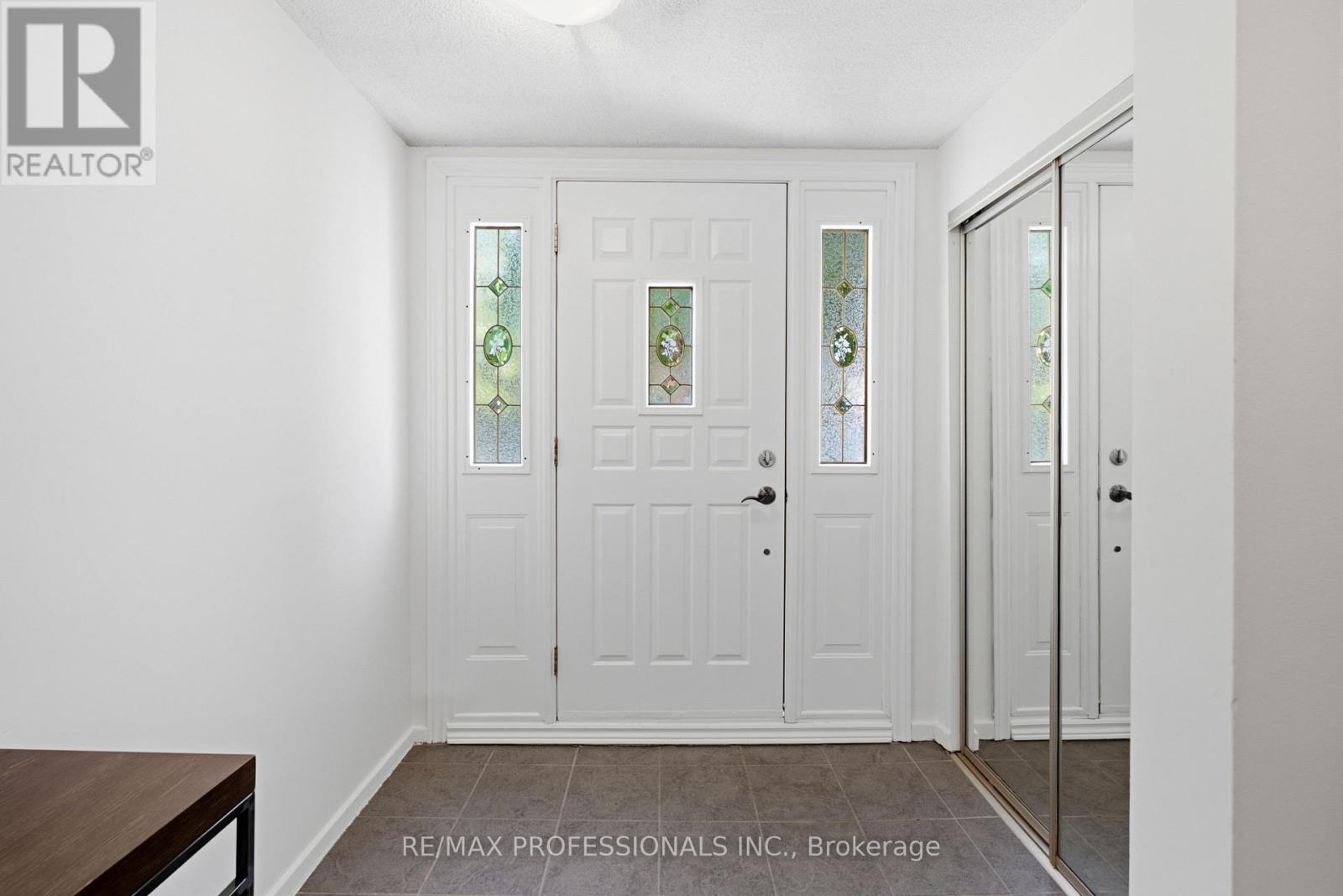 89 Glen Agar Drive, Toronto, Ontario  M9B 5M3 - Photo 4 - W13594220