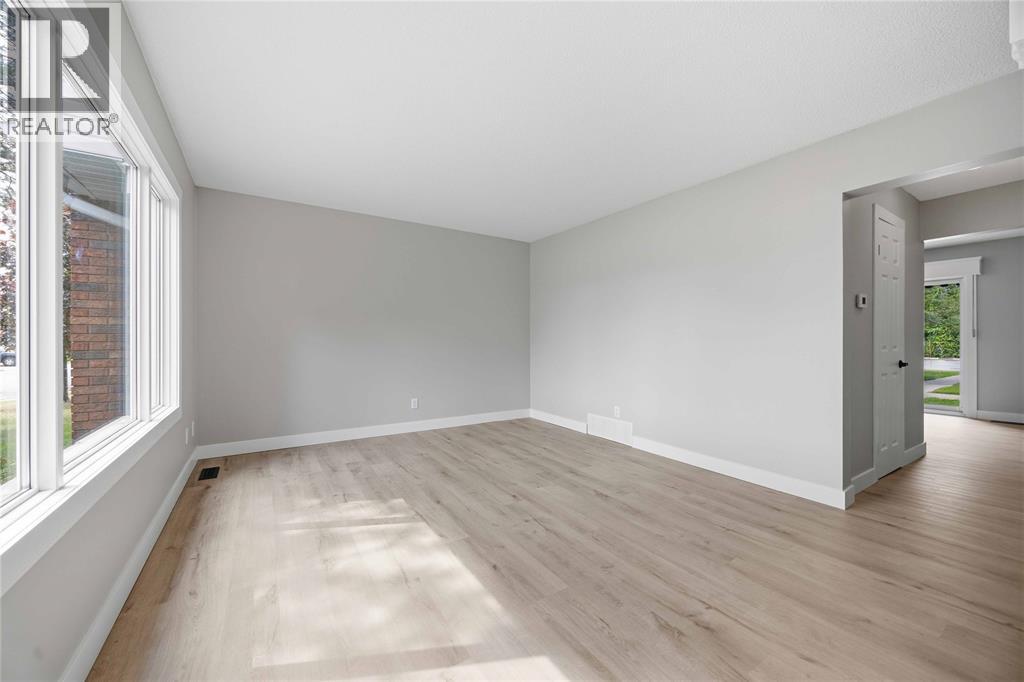 1023 SALISBURY STREET Unit# 8 Sarnia Ontario Canada N7S4N8 3