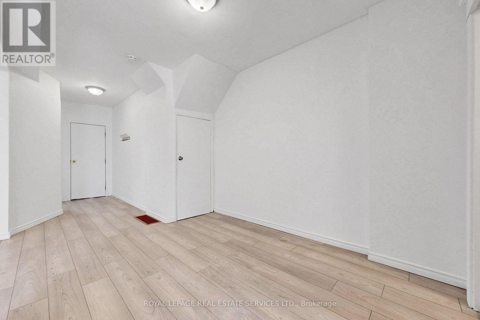 Main - 119 Essex Street, Toronto, Ontario  M6G 1T4 - Photo 11 - W13592526