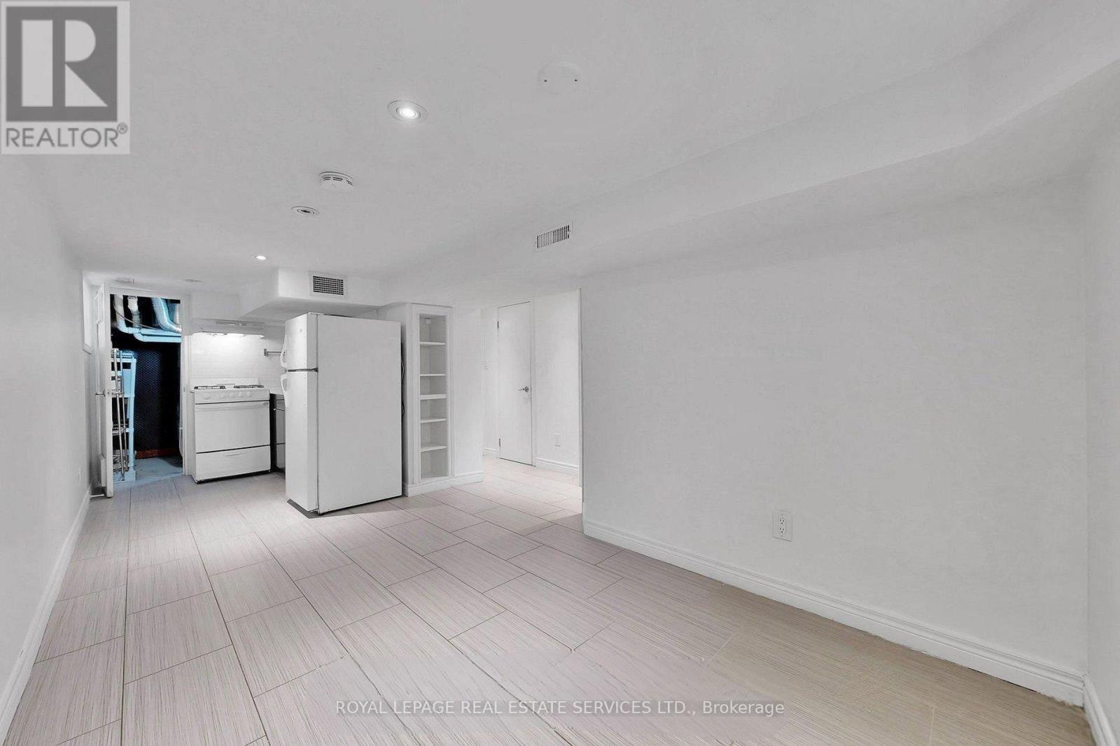 Lower - 119 Essex Street, Toronto, Ontario  M6G 1T4 - Photo 4 - W13592506
