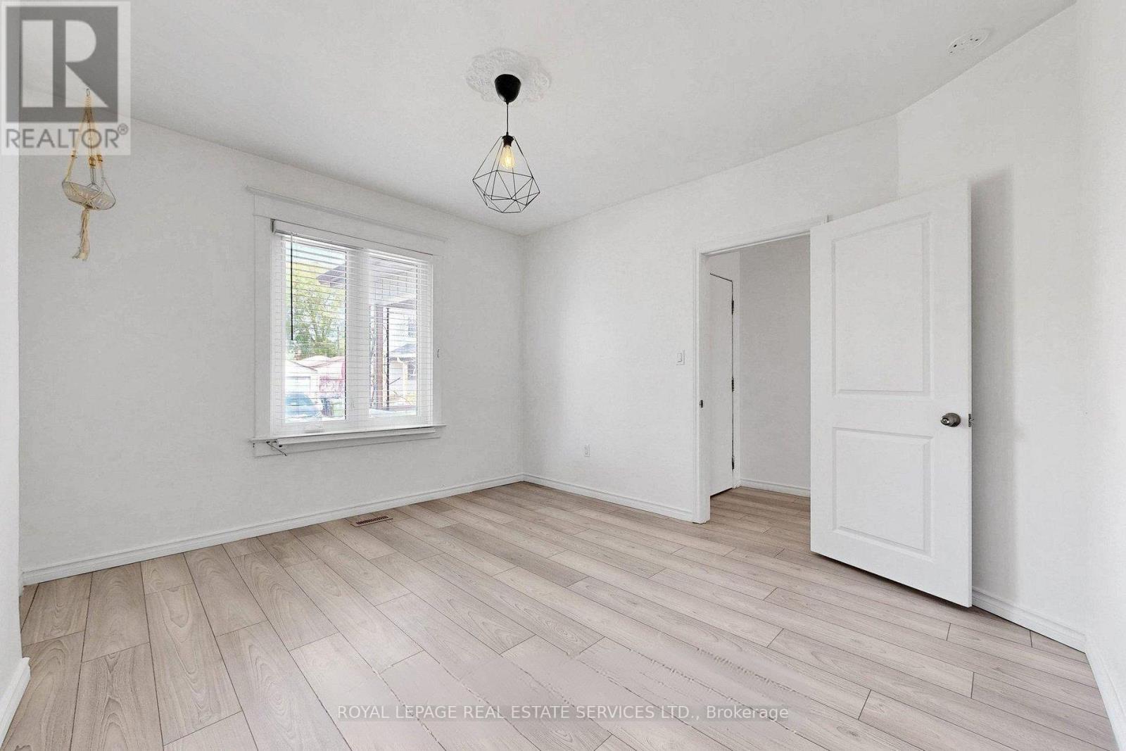 Main - 119 Essex Street, Toronto, Ontario  M6G 1T4 - Photo 10 - W13592526