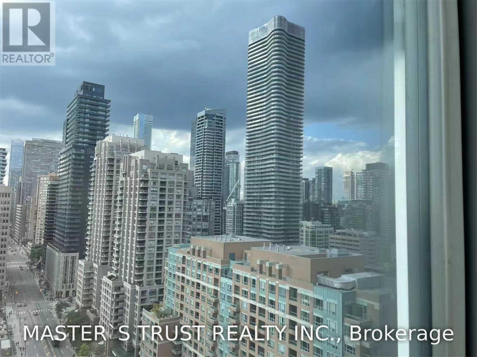 2004 - 832 Bay Street, Toronto (Bay Street Corridor), Ontario  M5S 1Z6 - Photo 2 - C13594288