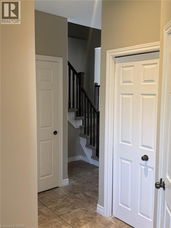 Upper-313 Featherstone Crescent, Kitchener, Ontario  N2R 1Z4 - Photo 3 - 40850369