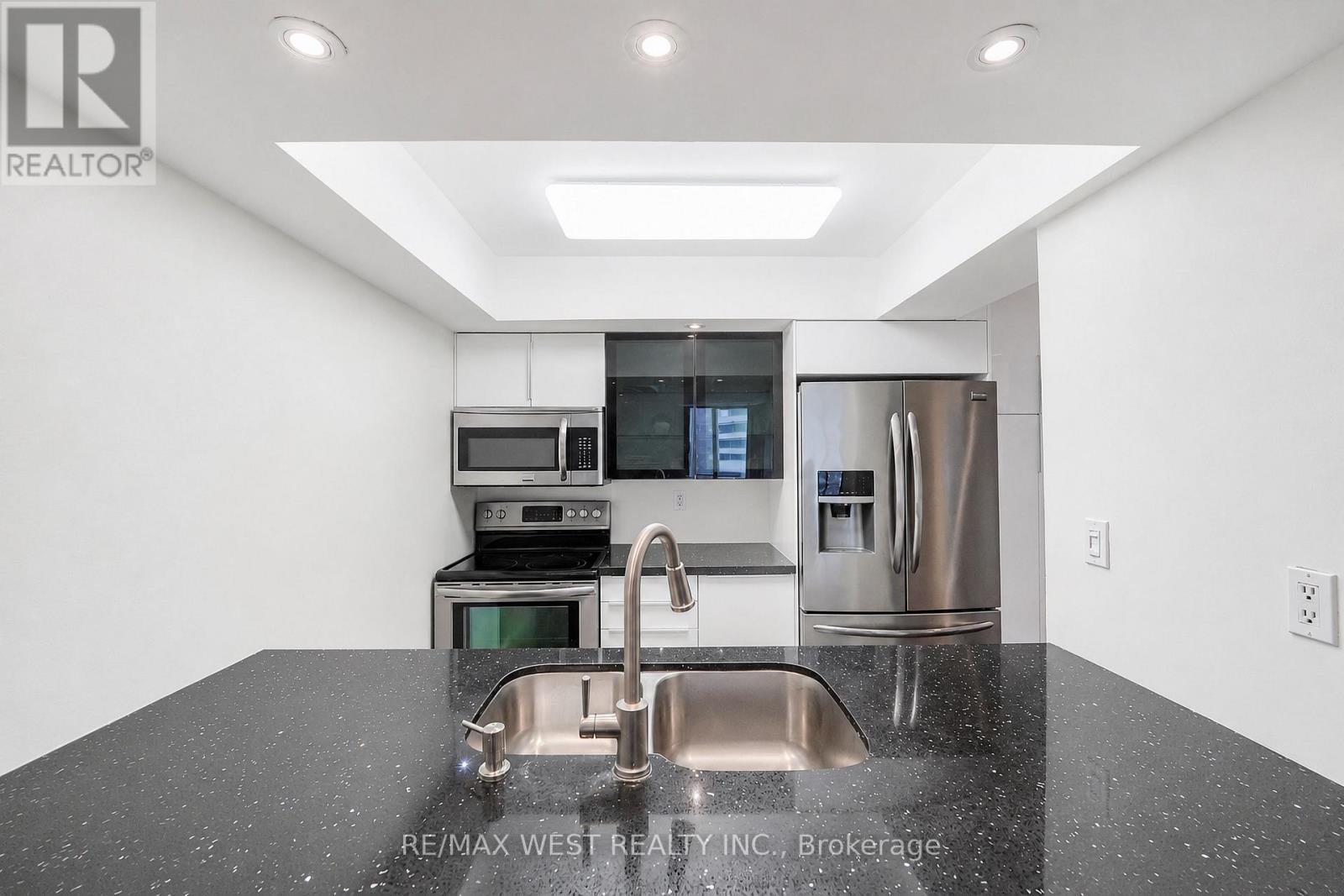907 - 3 Hickory Tree Road, Toronto, Ontario  M9N 3W5 - Photo 4 - W13594256