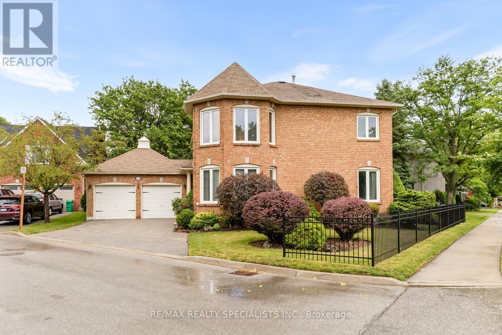 3251 Trelawny Circle, Mississauga, Ontario  L5N 5G7 - Photo 2 - W13594258