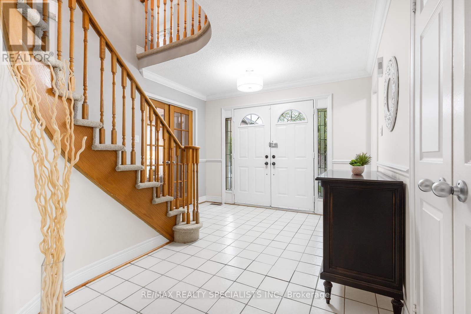 3251 Trelawny Circle, Mississauga, Ontario  L5N 5G7 - Photo 3 - W13594258