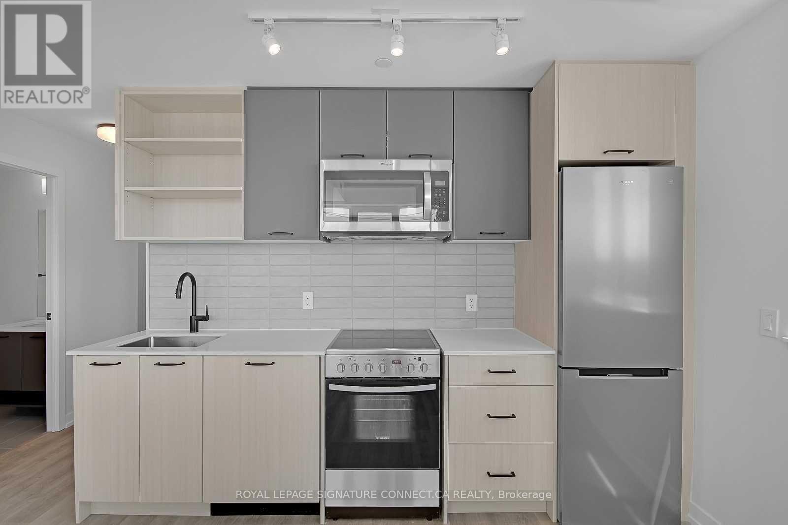 309 - 2300 St. Clair Avenue W, Toronto, Ontario  M6N 1K8 - Photo 3 - W13594304