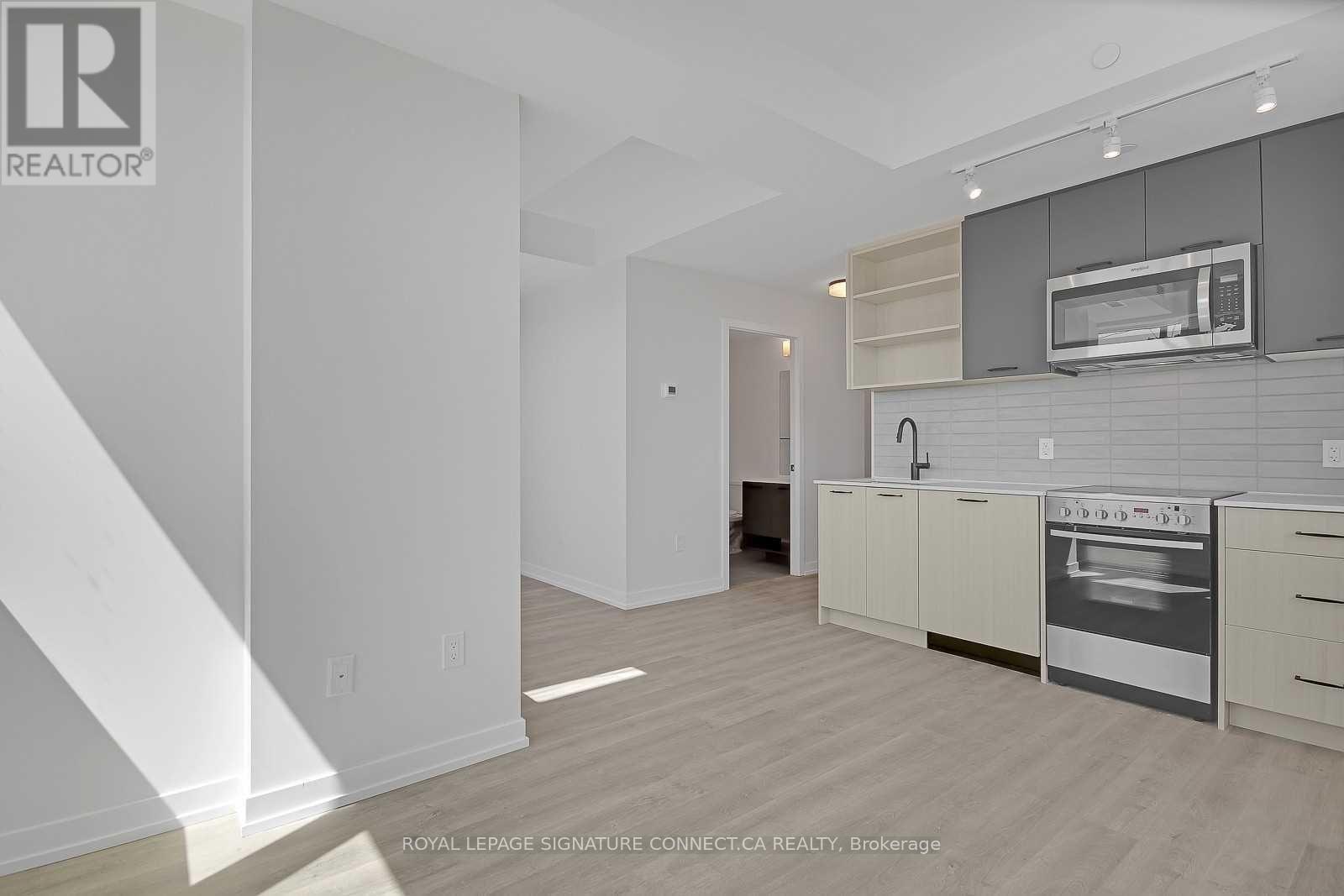 309 - 2300 St. Clair Avenue W, Toronto, Ontario  M6N 1K8 - Photo 4 - W13594304