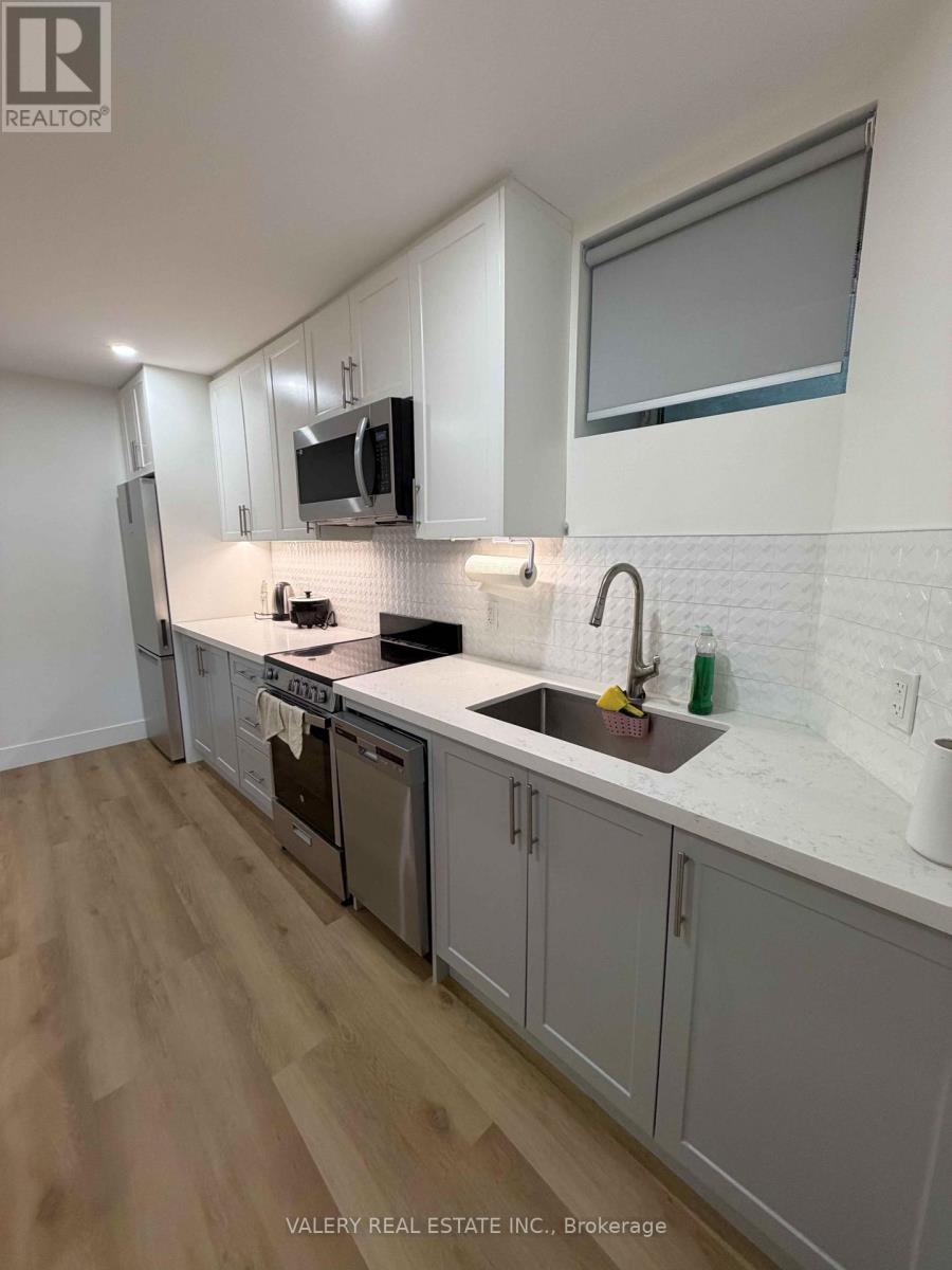 Lower - 1502 Dufferin Street, Toronto, Ontario  M6H 3L4 - Photo 7 - W13594332