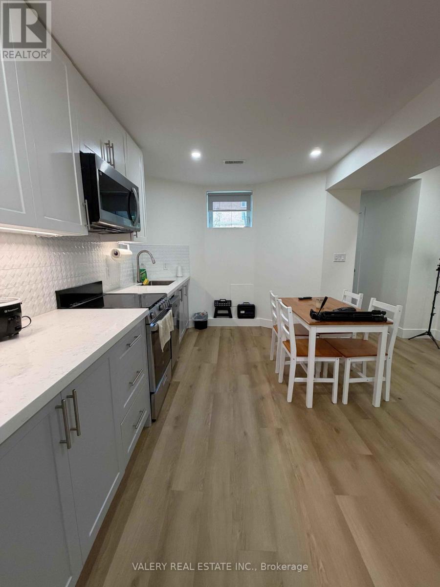 Lower - 1502 Dufferin Street, Toronto, Ontario  M6H 3L4 - Photo 8 - W13594332
