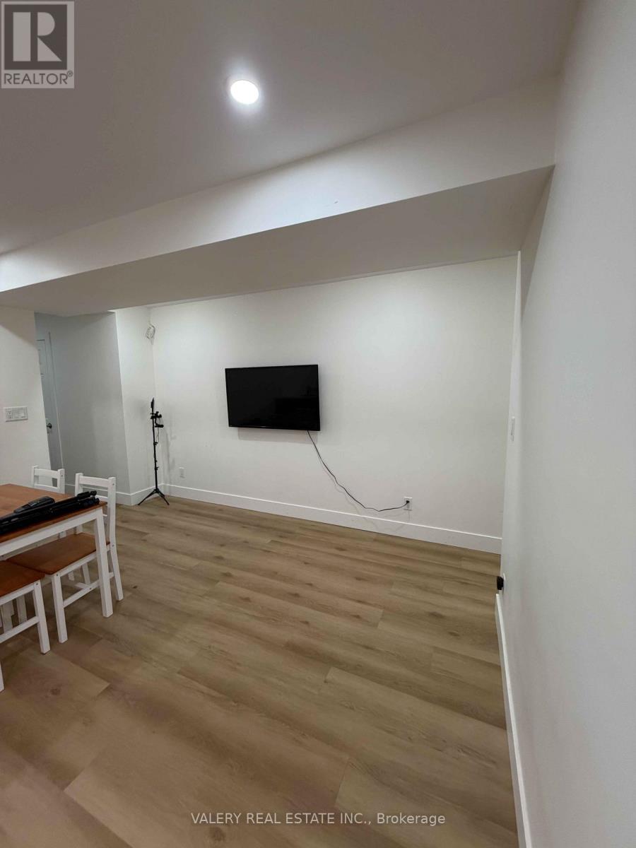 Lower - 1502 Dufferin Street, Toronto, Ontario  M6H 3L4 - Photo 9 - W13594332