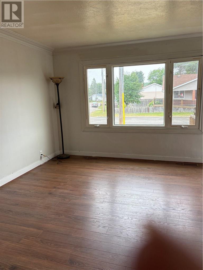 39 Oakwood Avenue, Capreol, Ontario  P0M 1H0 - Photo 4 - 2129358