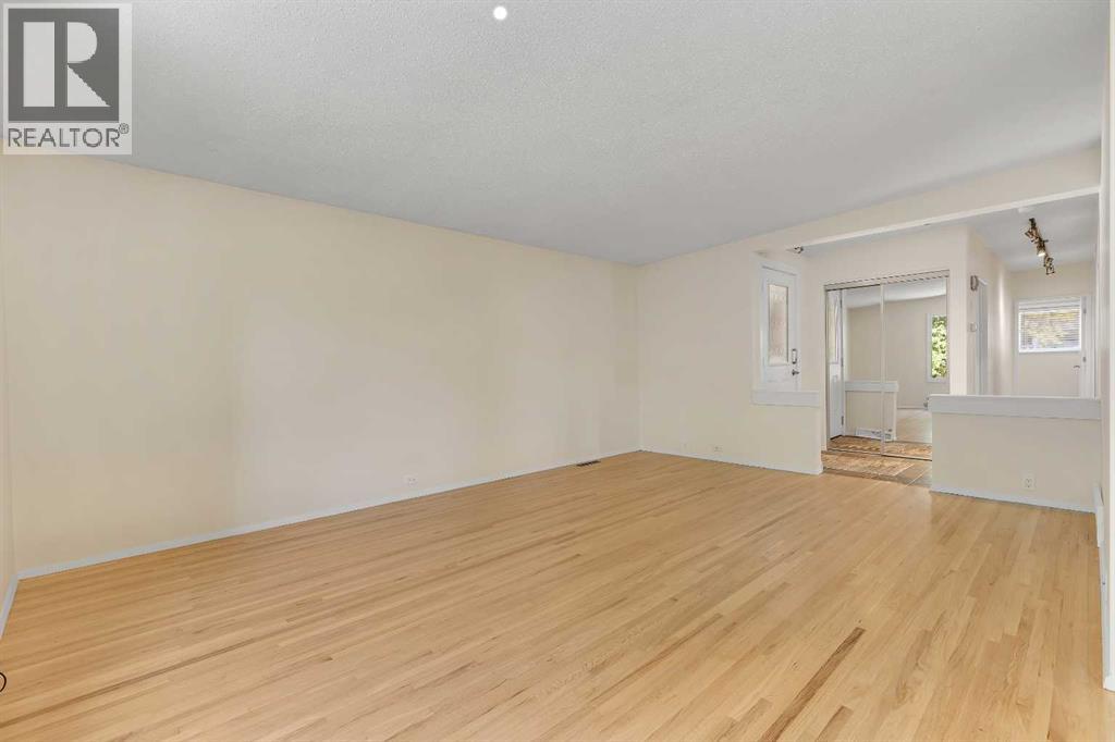3415 Benton Drive NW, Calgary, Alberta  T2L 1W7 - Photo 8 - A2328713
