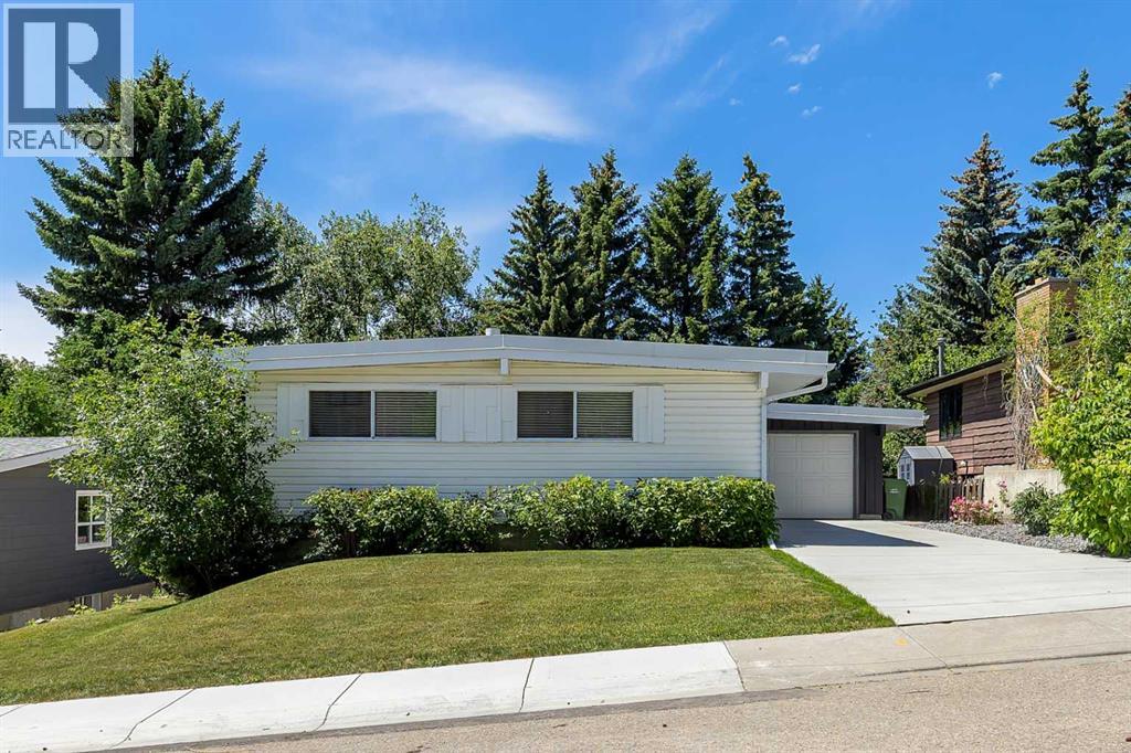 3415 Benton Drive NW, Calgary, Alberta  T2L 1W7 - Photo 2 - A2328713