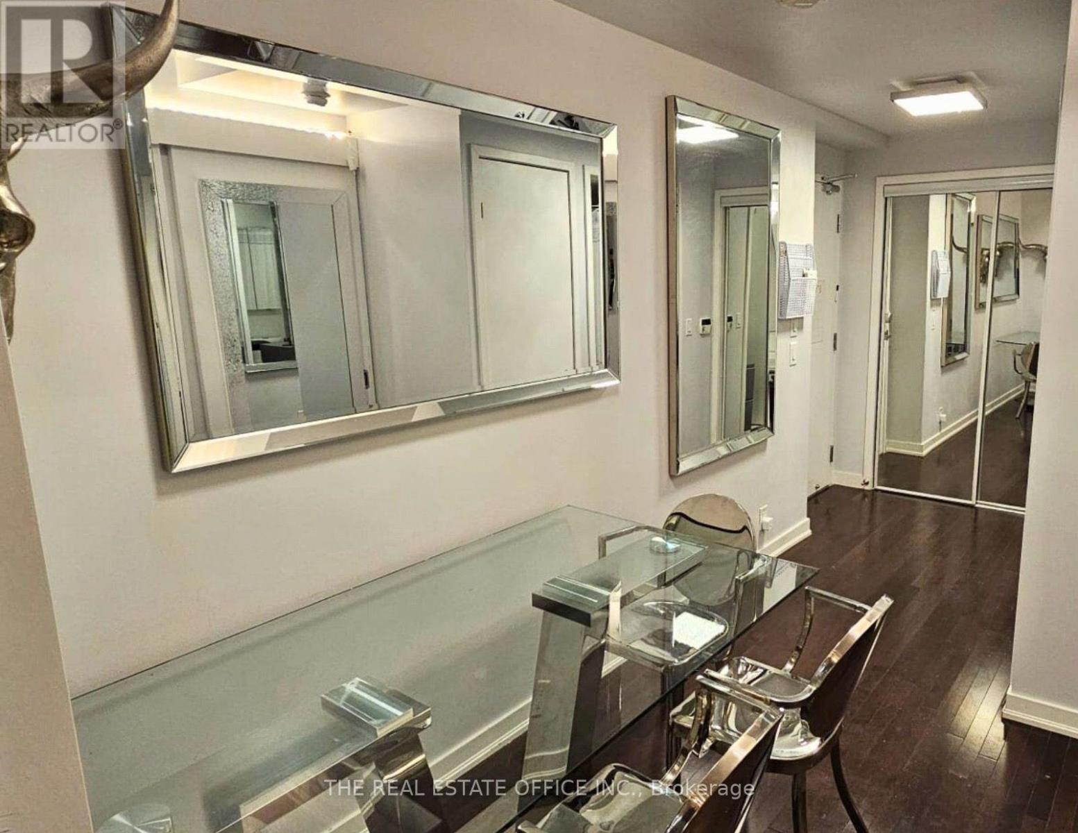 14 York Street, Toronto, Ontario  M5J 2Z2 - Photo 3 - C13594384