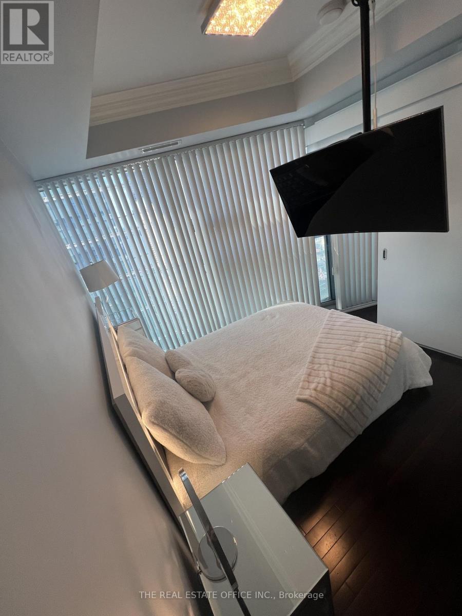 14 York Street, Toronto, Ontario  M5J 2Z2 - Photo 5 - C13594384