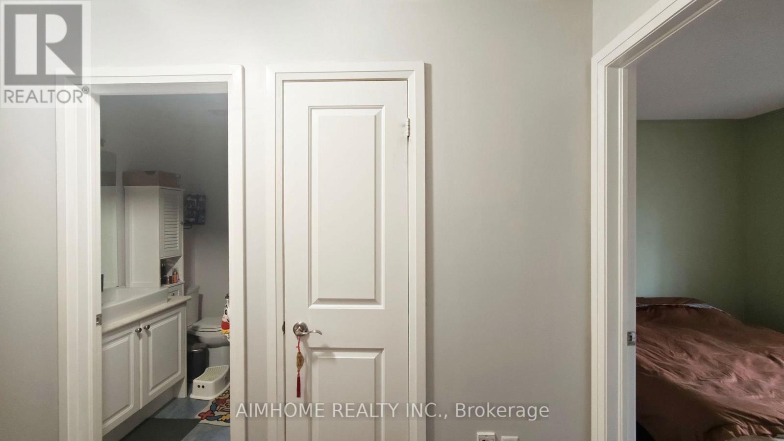 40 Raffeix Lane, Toronto, Ontario  M5A 0G5 - Photo 19 - C13594454