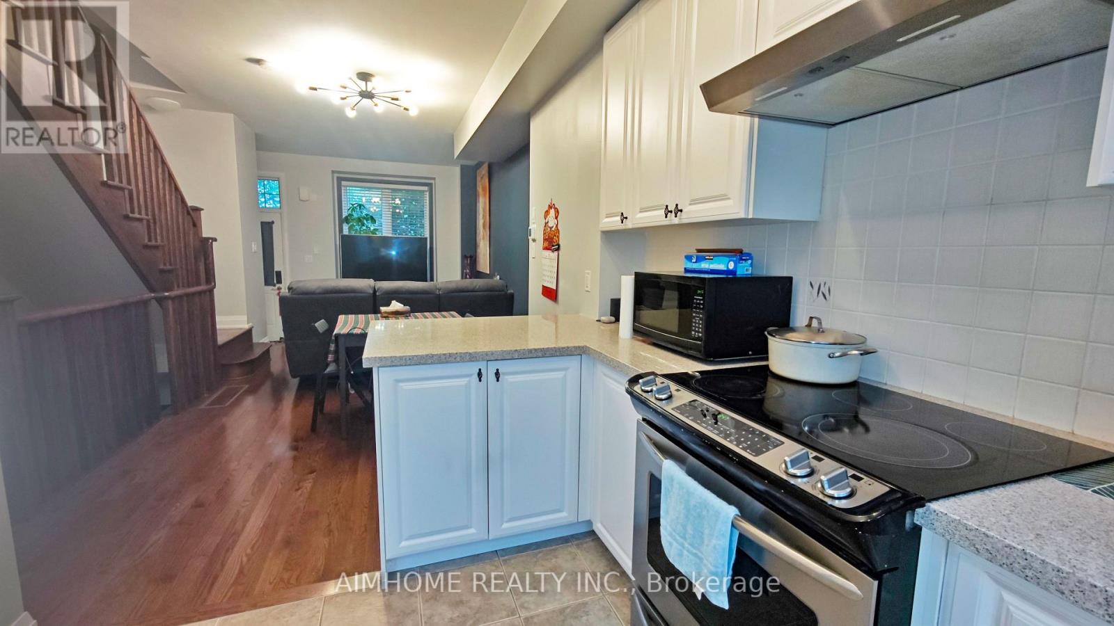 40 Raffeix Lane, Toronto, Ontario  M5A 0G5 - Photo 2 - C13594454