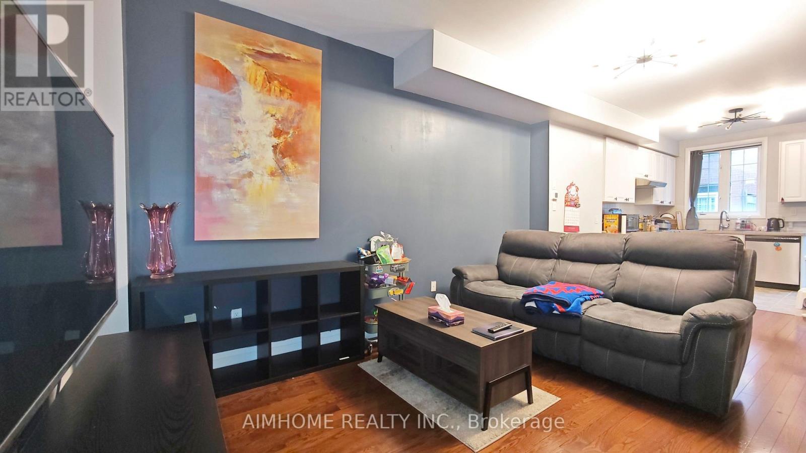 40 Raffeix Lane, Toronto, Ontario  M5A 0G5 - Photo 4 - C13594454