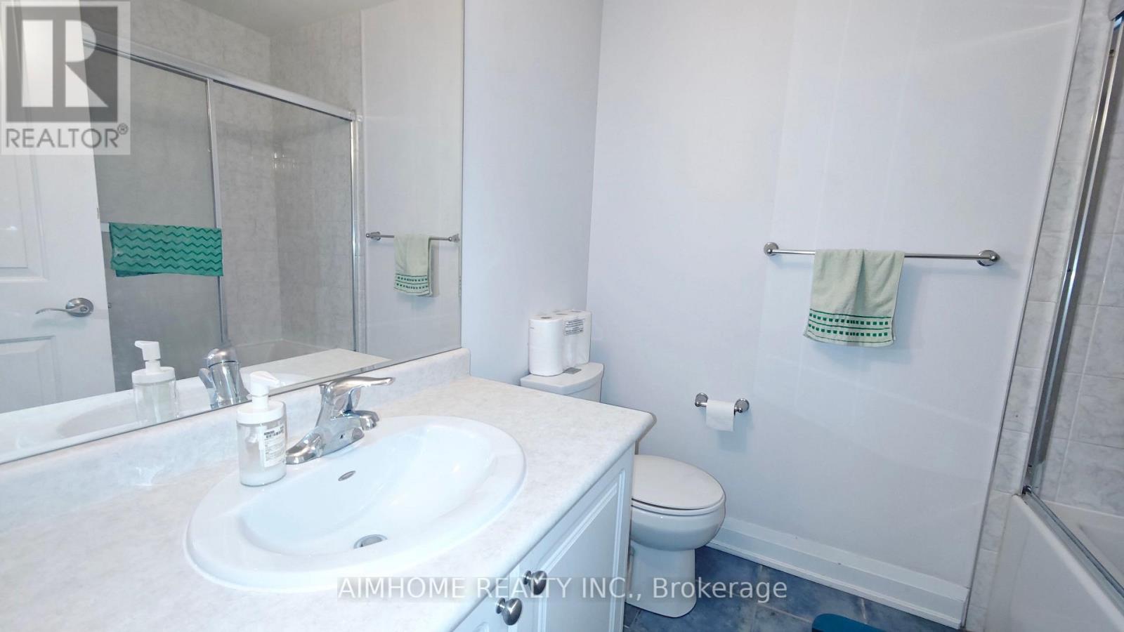 40 Raffeix Lane, Toronto, Ontario  M5A 0G5 - Photo 8 - C13594454