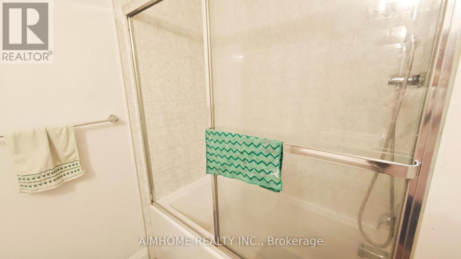 40 Raffeix Lane, Toronto, Ontario  M5A 0G5 - Photo 9 - C13594454