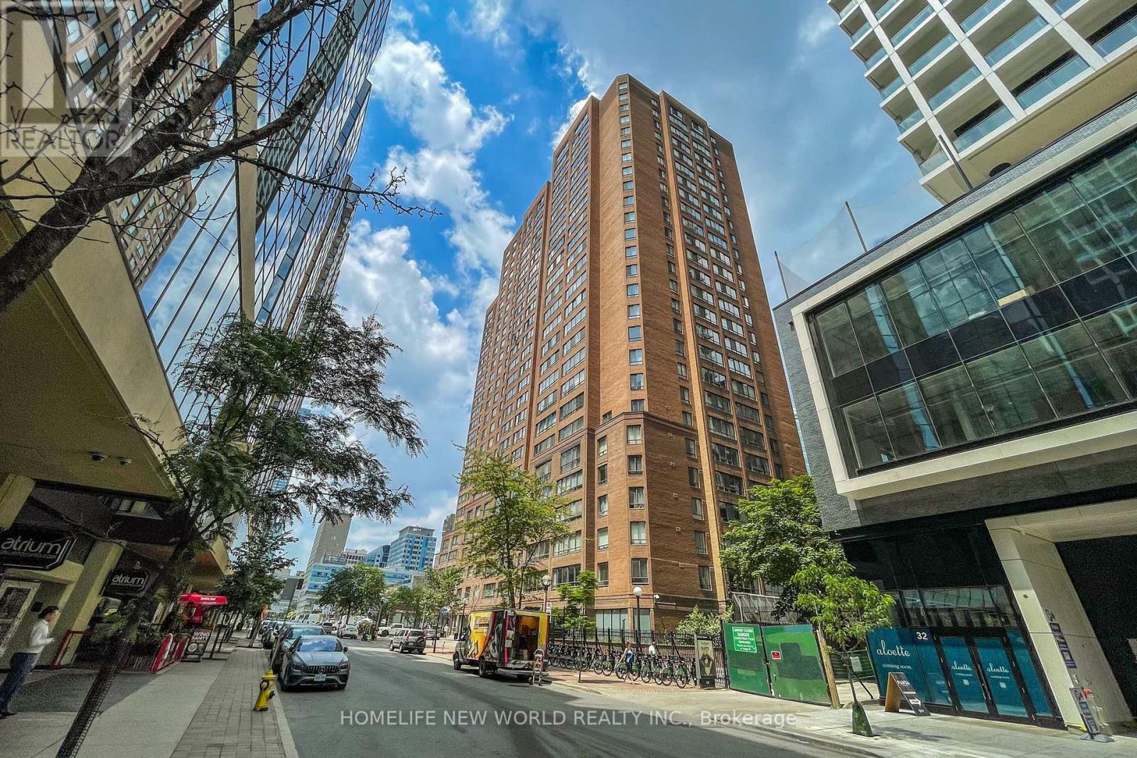1003 - 633 Bay Street, Toronto, Ontario  M5G 2G4 - Photo 2 - C13594458