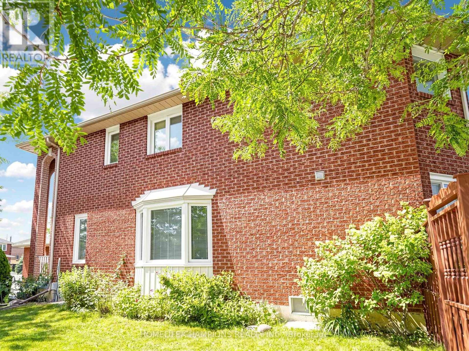 1622 Sandhurst Crescent, Pickering, Ontario  L1V 6R5 - Photo 3 - E13594416