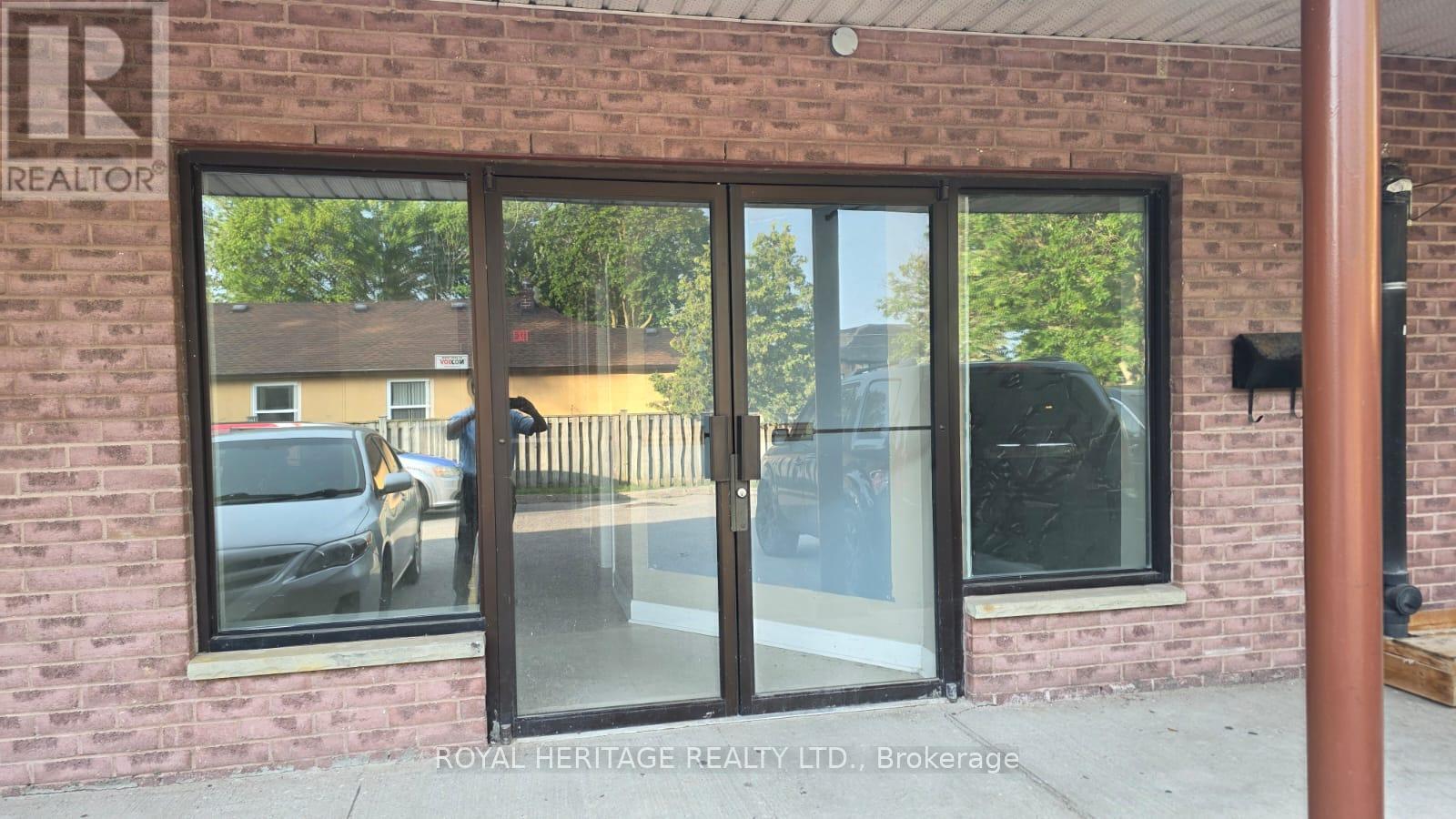 4 - 677 Marksbury Road, Pickering, Ontario  L1W 2T3 - Photo 2 - E13594448