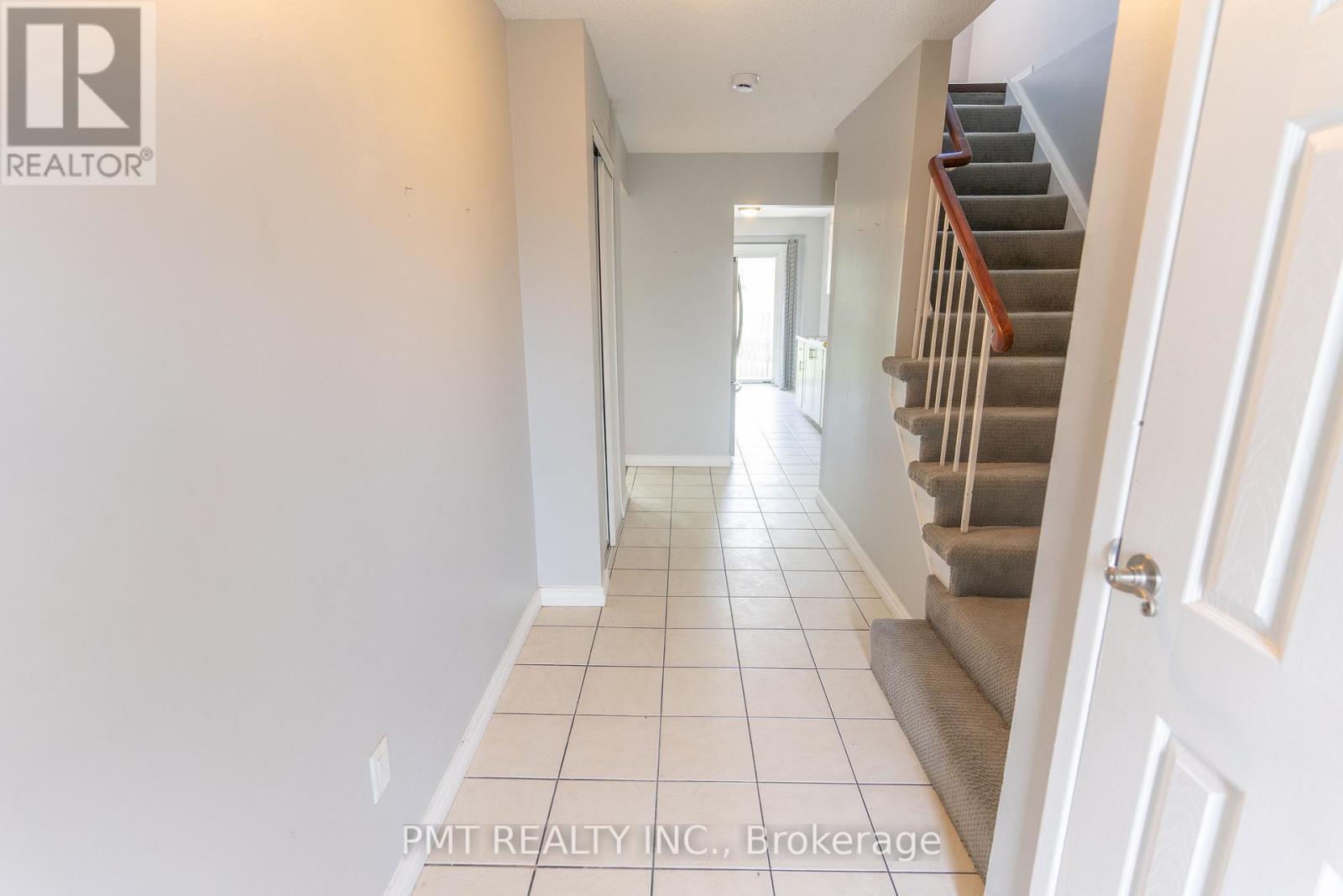 694 Carrying Place, Mississauga, Ontario  L5C 3W6 - Photo 2 - W13594538