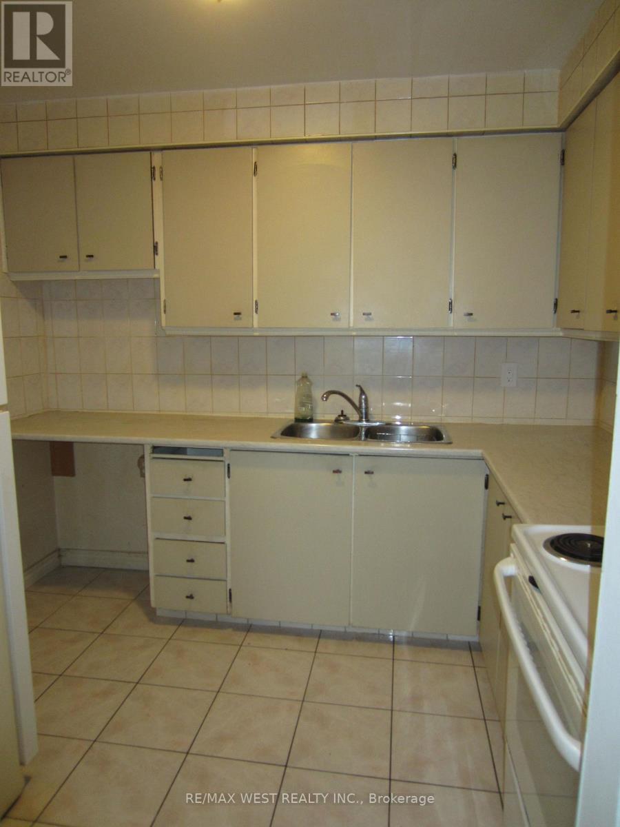 8 - 2965 Islington Avenue, Toronto, Ontario  M9L 2K8 - Photo 4 - W13594540
