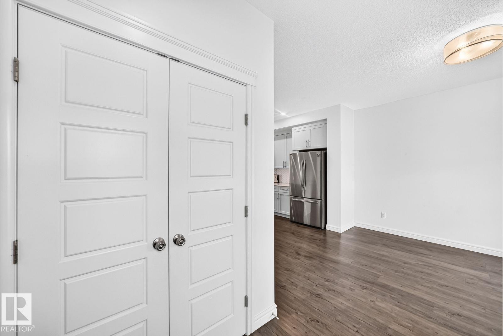 1261 Rosenthal Bv NW, Edmonton, Alberta  T5T 7N6 - Photo 3 - E4500134