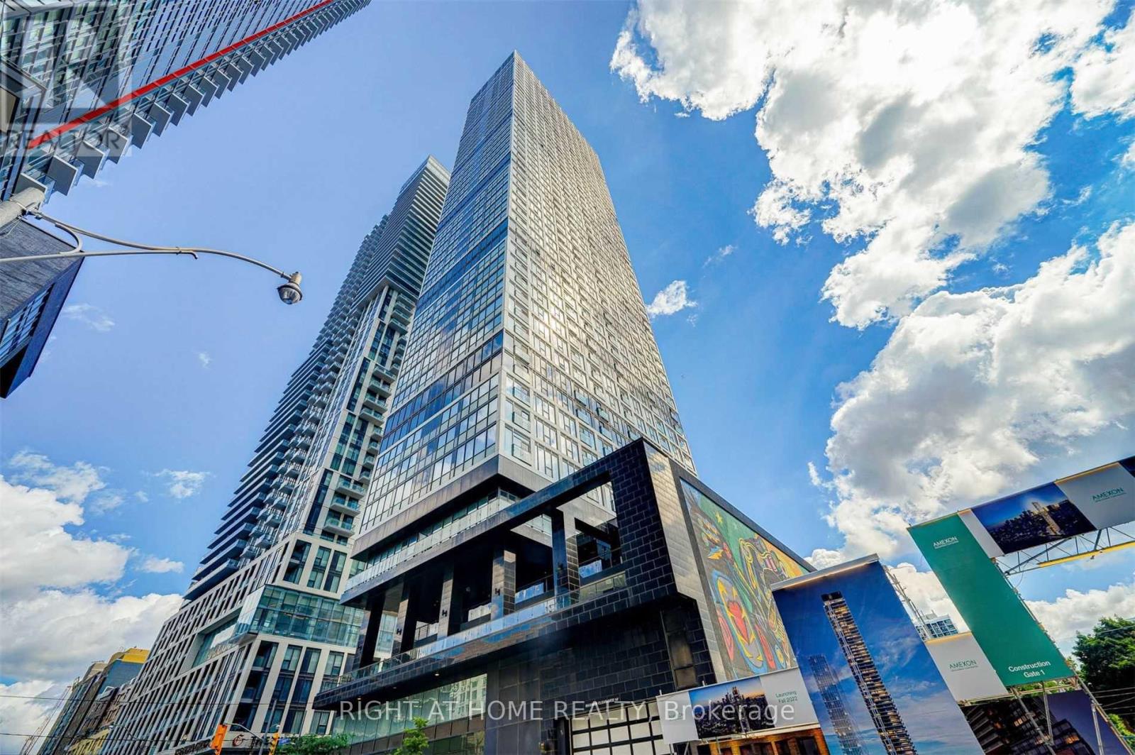 2002 - 181 DUNDAS STREET, Toronto, Ontario