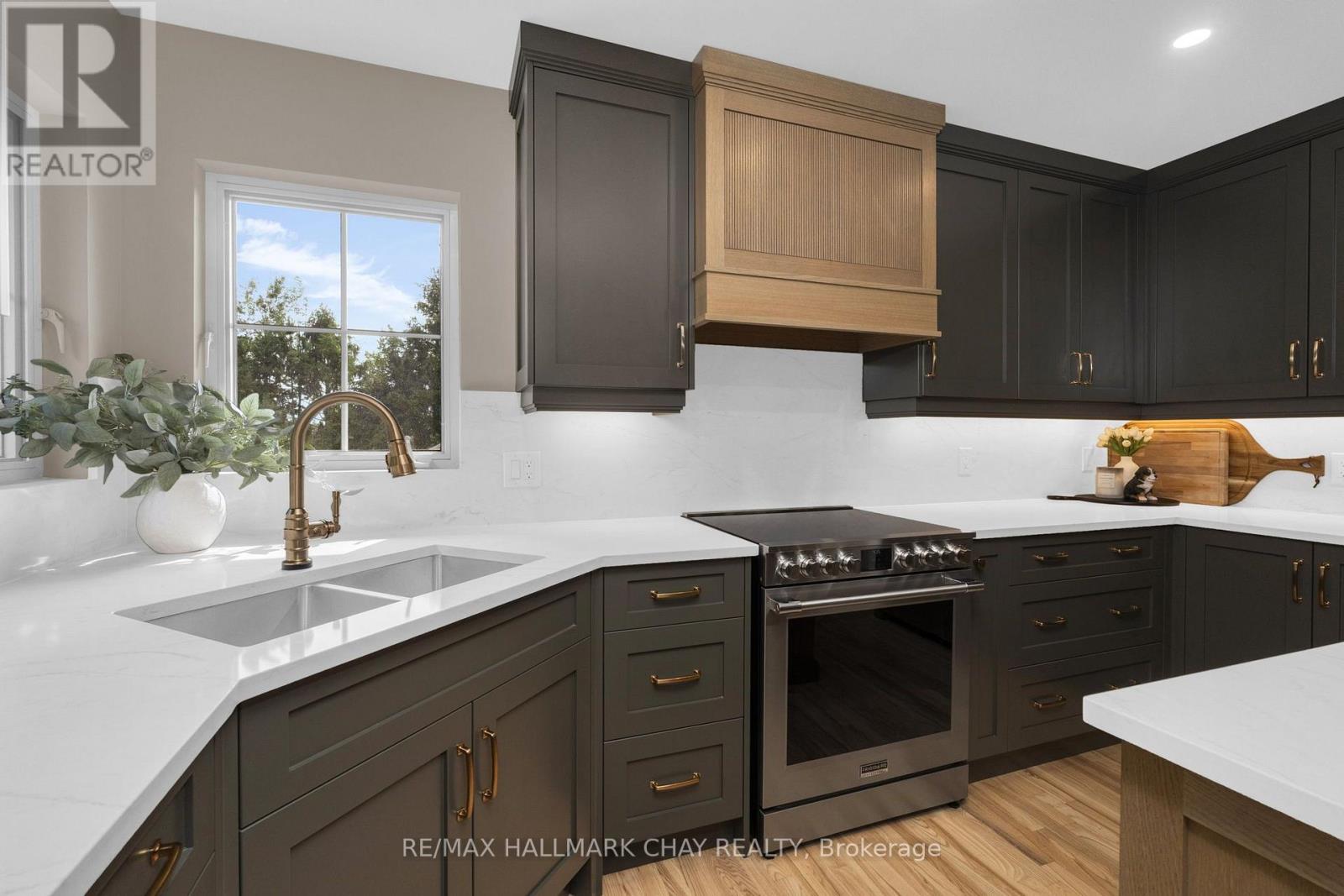 32 Forest Hill Drive, Springwater (Midhurst), Ontario  L0L 1X0 - Photo 12 - S13594742