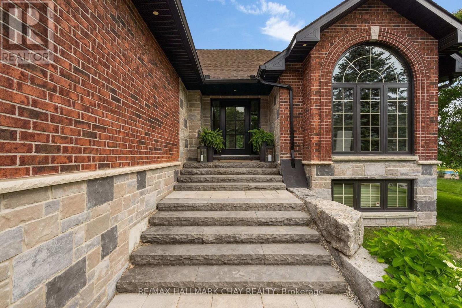 32 Forest Hill Drive, Springwater (Midhurst), Ontario  L0L 1X0 - Photo 4 - S13594742