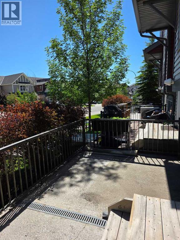 656 Copperpond Boulevard SE, Calgary, Alberta  T2Z 5B9 - Photo 3 - A2282104
