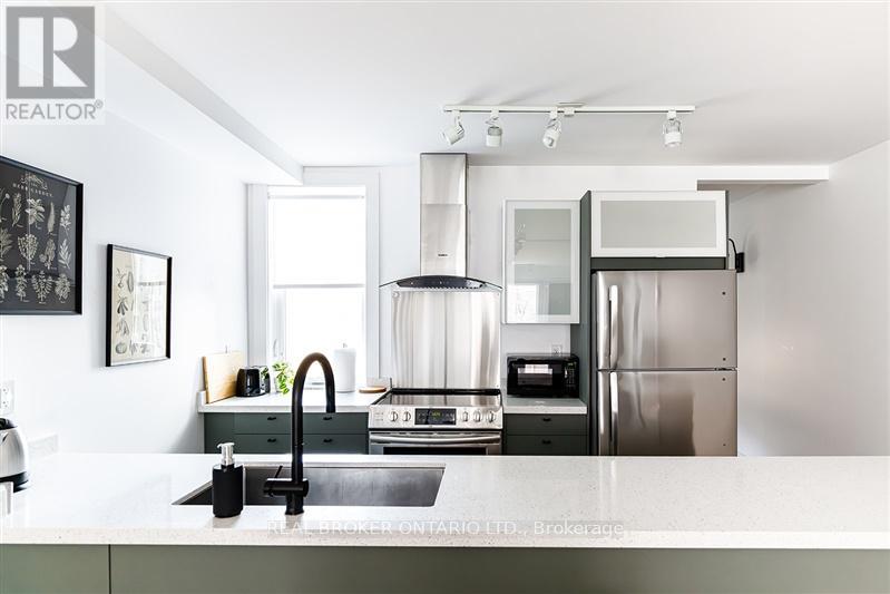 Main - 278 Campbell Avenue, Toronto, Ontario  M6P 3V6 - Photo 11 - W13594680