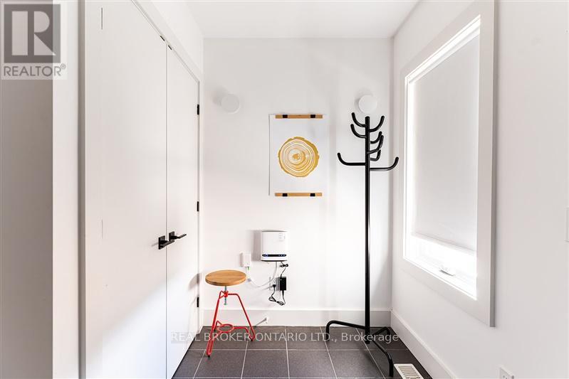 Main - 278 Campbell Avenue, Toronto, Ontario  M6P 3V6 - Photo 18 - W13594680