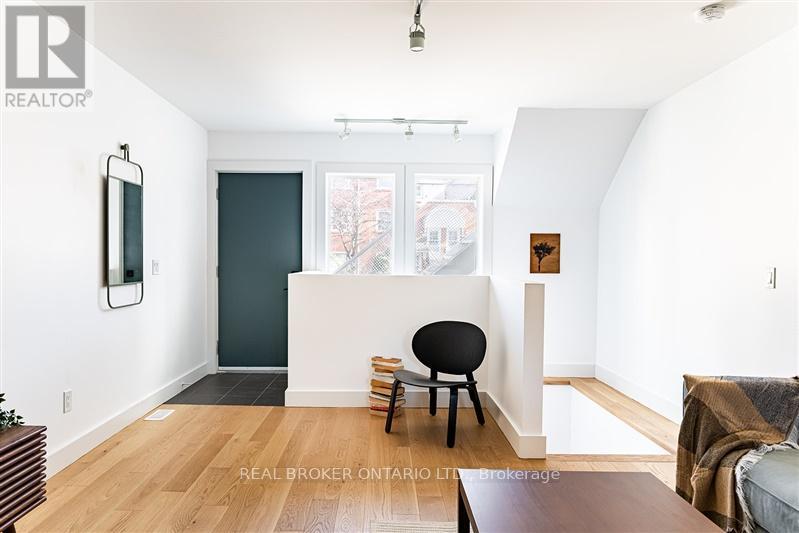Main - 278 Campbell Avenue, Toronto, Ontario  M6P 3V6 - Photo 4 - W13594680