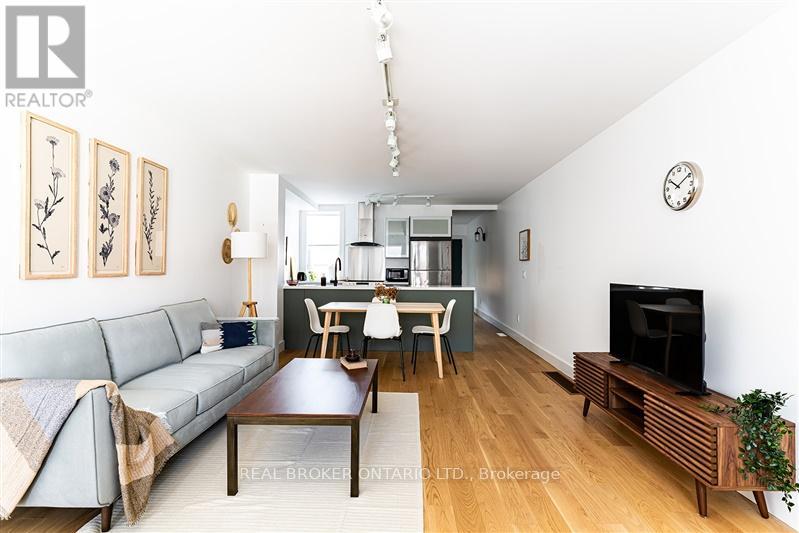 Main - 278 Campbell Avenue, Toronto, Ontario  M6P 3V6 - Photo 6 - W13594680