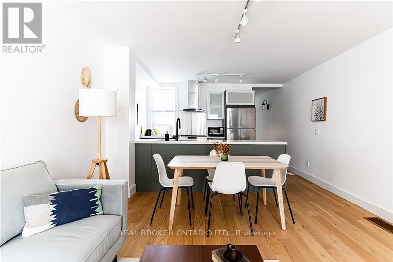 Main - 278 Campbell Avenue, Toronto, Ontario  M6P 3V6 - Photo 8 - W13594680