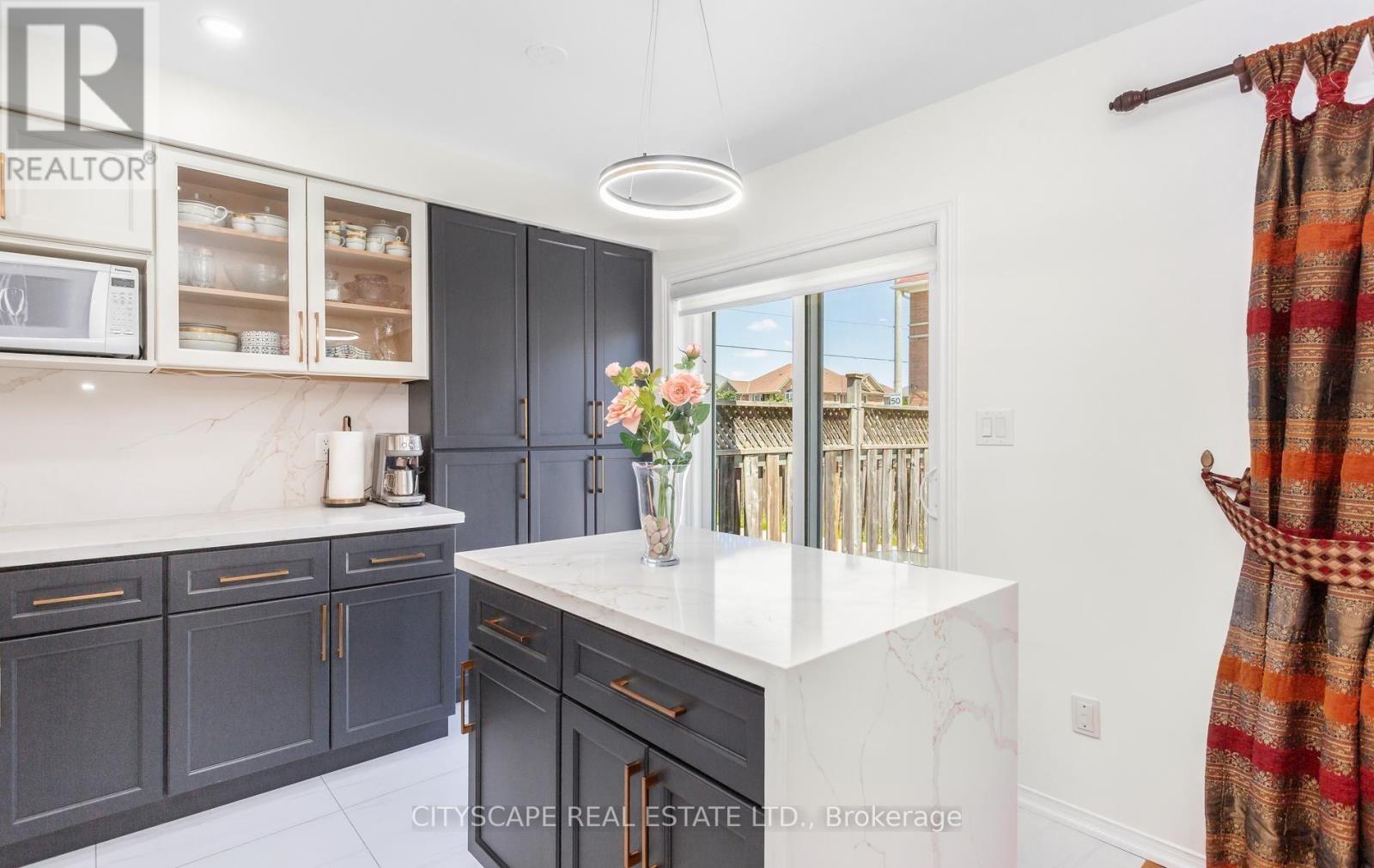 5685 Topaz Place, Mississauga, Ontario  L5M 7B8 - Photo 15 - W13594724