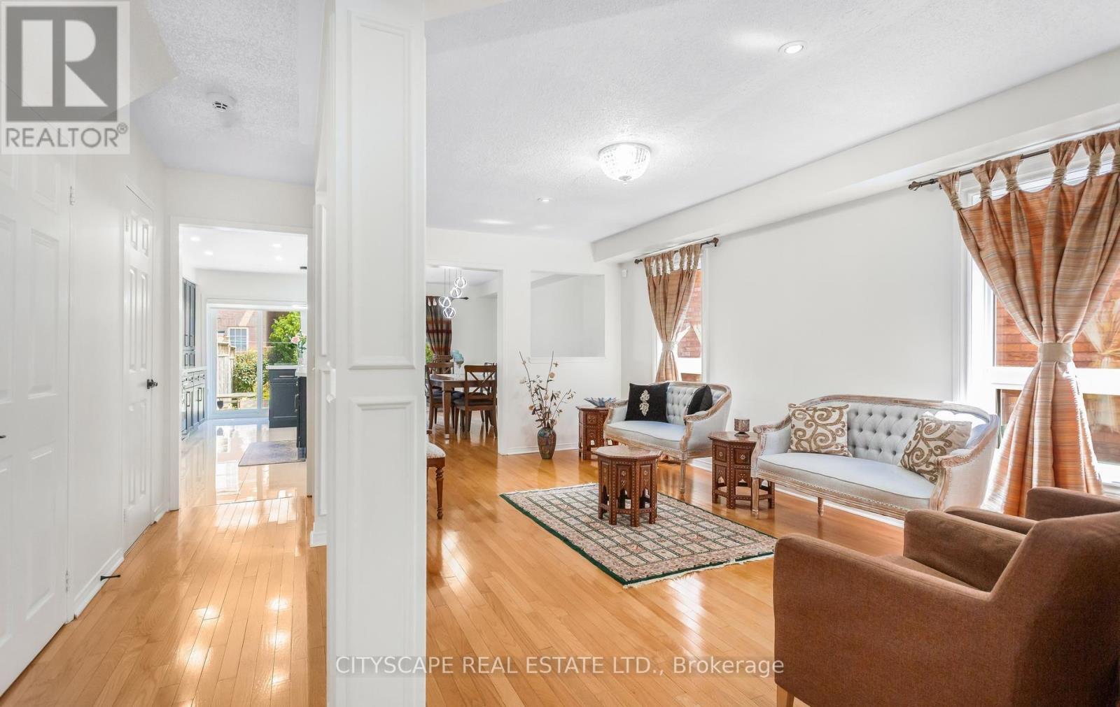 5685 Topaz Place, Mississauga, Ontario  L5M 7B8 - Photo 5 - W13594724