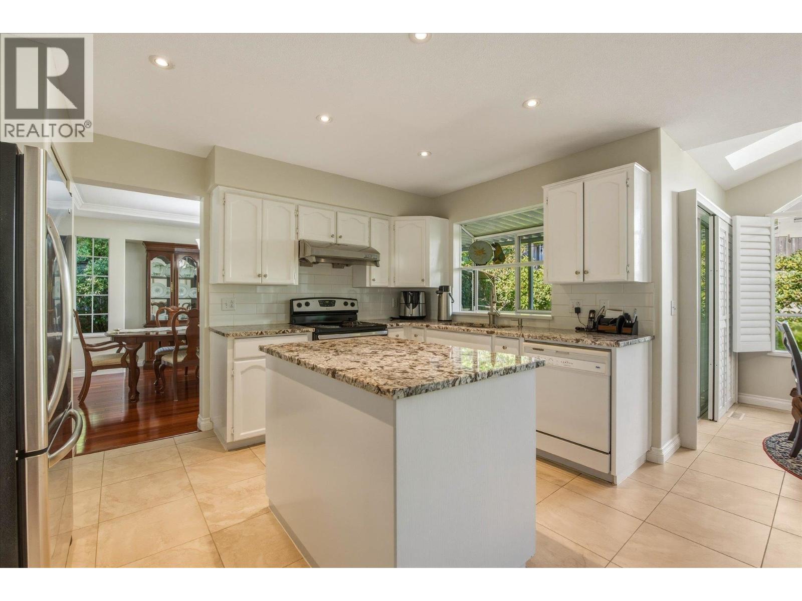 102 Aspenwood Drive, Port Moody, British Columbia  V3H 4V6 - Photo 9 - R3148934